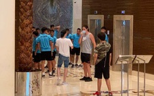 Lo ngại nguy cơ nhiễm COVID-19, tuyển thủ Việt Nam từ chối chụp ảnh chung với khách nước ngoài