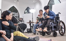 Niềm đam mê nhiếp ảnh trên chiếc xe lăn