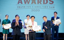 Bác sĩ Tú Dung nhận cúp vàng Thành tựu y khoa Việt Nam 2020