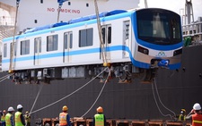 Thêm 2 đoàn tàu metro số 1 cập cảng Khánh Hội