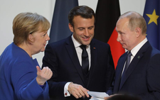 Ý tưởng gặp ông Putin của EU bị ví như 'cuộc chiến giành mật ong với gấu'