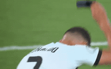 Ronaldo lại bị chỉ trích vì 'ném bỏ' băng đội trưởng