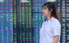 Cổ phiếu tăng vọt, lãnh đạo cùng người nhà nhanh chóng 'thoát hàng', chốt lời