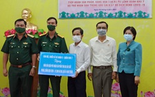 Quân khu 7 tặng rau quả, nhu yếu phẩm 'tiếp sức' quận Phú Nhuận chống dịch