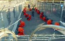Chính quyền ông Biden chuyển tù nhân đầu tiên khỏi nhà tù Guantanamo khét tiếng