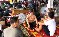 Video: Chiều 28-7, hàng ngàn người về quê vạ vật chờ qua chốt tại Thừa Thiên Huế