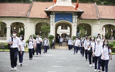 Vừa thi vừa ứng phó với dịch