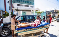 Chùm ảnh thảm họa động đất ở Haiti, hơn 300 người chết