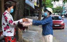 Điền phiếu gửi tổ cứu trợ, người Nha Trang được nhận hàng cần mua đưa đến tận nhà