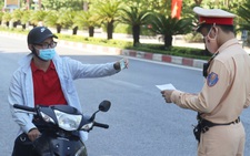 Người dân TP Vinh ngỡ ngàng bị phạt vì ‘ra đường không cần thiết’