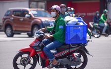 Lại cho shipper giao hàng tại quận huyện 'vùng đỏ' của TP.HCM