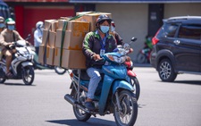Anh shipper đến xóm!