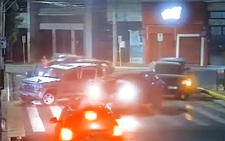 Video: Nhóm cướp trang bị súng máy, vật liệu nổ, thiết bị bay không người lái tấn công 3 ngân hàng