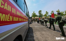 Hình ảnh 100 y bác sĩ, học viên quân y lên đường vào miền Nam chống dịch