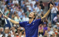 Thua 'trắng' Medvedev, Djokovic chưa thể vượt mặt Federer và Nadal