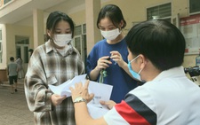 Tiền hỗ trợ đến với sinh viên nghèo, lao động không tạm trú ở Hà Nội