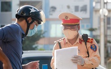 Hà Nội xem xét không kiểm soát giấy đi đường ở 19 quận huyện 'bình thường mới'