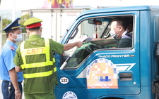 Nghi mắc COVID-19 ở điểm tiêm vắc xin, tài xế 'luồng xanh' bỏ về quê thì dương tính