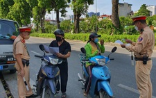 Hà Nội cấp giấy đi đường mã QR, người dân lo lắng không biết thủ tục thế nào