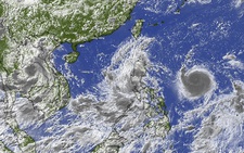 Bão Chanthu 'ghì chân' bão Conson, hút gió tây nam gây mưa lớn cho Nam Bộ