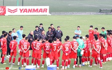 Đội tuyển Việt Nam lên đường đến Úc: Chờ đổi mới đội hình