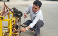 Ông xe ôm 16 năm gom hút đinh, giúp người đi đường tránh 