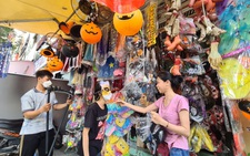 Sôi động thị trường trang trí Halloween