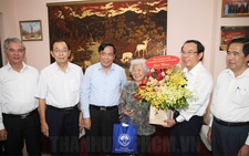 Bí thư Nguyễn Văn Nên thăm, động viên người cao tuổi tiêu biểu