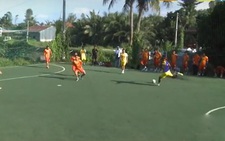 Màn phản lưới nhà có 1-0-2 trên sân bóng phủi