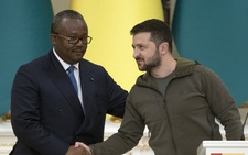 Ông Putin nhờ gửi thông điệp 'muốn đối thoại trực tiếp', ông Zelensky nói gì?