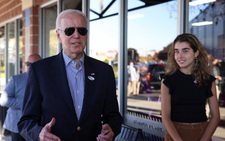 Ông Biden đi bỏ phiếu bầu giữa kỳ sớm ở quê nhà Delaware