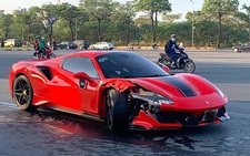 Siêu xe Ferrari đụng chết người đi xe máy trên phố Hà Nội