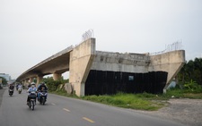 Dự án xây dựng, mở rộng quốc lộ 50 cần được gỡ 'nút thắt cổ chai'