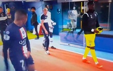 Mbappe với 'cử chỉ tục tĩu' bị chỉ trích dữ dội