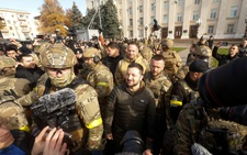 Tổng thống Zelensky tới Kherson: 'Cảm ơn NATO, HIMARS đến từ Mỹ đã tạo khác biệt'
