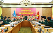 Trao quyết định cho sĩ quan đi gìn giữ hòa bình Liên Hiệp Quốc