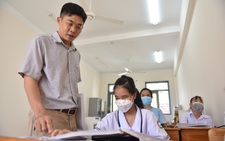 Thầy giáo mù trăn trở về 'thách thức thời đại'
