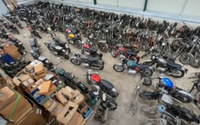Bộ sưu tập mô tô khổng lồ bị bỏ hoang: 50 tấn linh kiện, mất hàng tháng phân loại