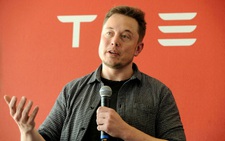 Elon Musk bán 3,5 tỉ USD cổ phiếu Tesla sau khi mất ngôi giàu nhất thế giới