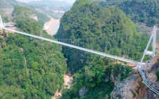 Báo Mỹ giới thiệu cây cầu đáy kính dài nhất thế giới ở Việt Nam