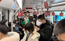 Dân Thượng Hải, Bắc Kinh chen chúc đi làm bất chấp COVID-19