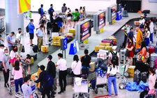 Chiếc visa và ngành công nghiệp còn 