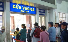 Đường sắt khuyến cáo: Đừng mua vé tàu qua 'cò mồi, chợ đen'