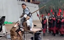 Hậu trường Triệu Vân một mình cưỡi ngựa cứu ấu chúa
