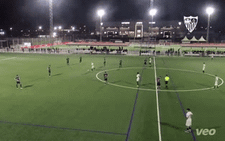 'Bàn thắng fair-play' được lan truyền: cả đội đứng yên 'mời' đối thủ ghi bàn