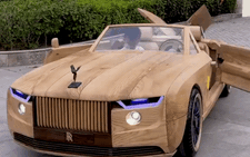 Hotgirl làng xe khen hết lời chiếc 'Rolls-Royce tự chế' từ gỗ của người Việt