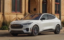 Thiếu chất bán dẫn, Ford giảm sản lượng ôtô khu vực Bắc Mỹ?