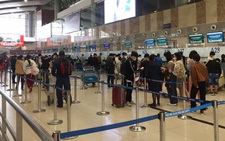 Mùng 6 Tết, khách đi máy bay qua Nội Bài, Tân Sơn Nhất đông nhất trong dịp Tết