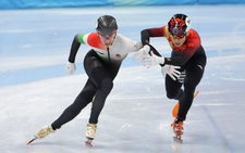 Video: VĐV Trung Quốc bị tố chơi xấu tại Olympic mùa đông