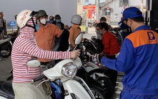 TP.HCM: Hết cảnh ùn ùn đổ xăng trước thời điểm tăng giá